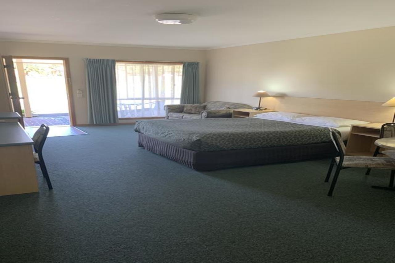 Arthur Phillip Motor Inn カウズ エクステリア 写真