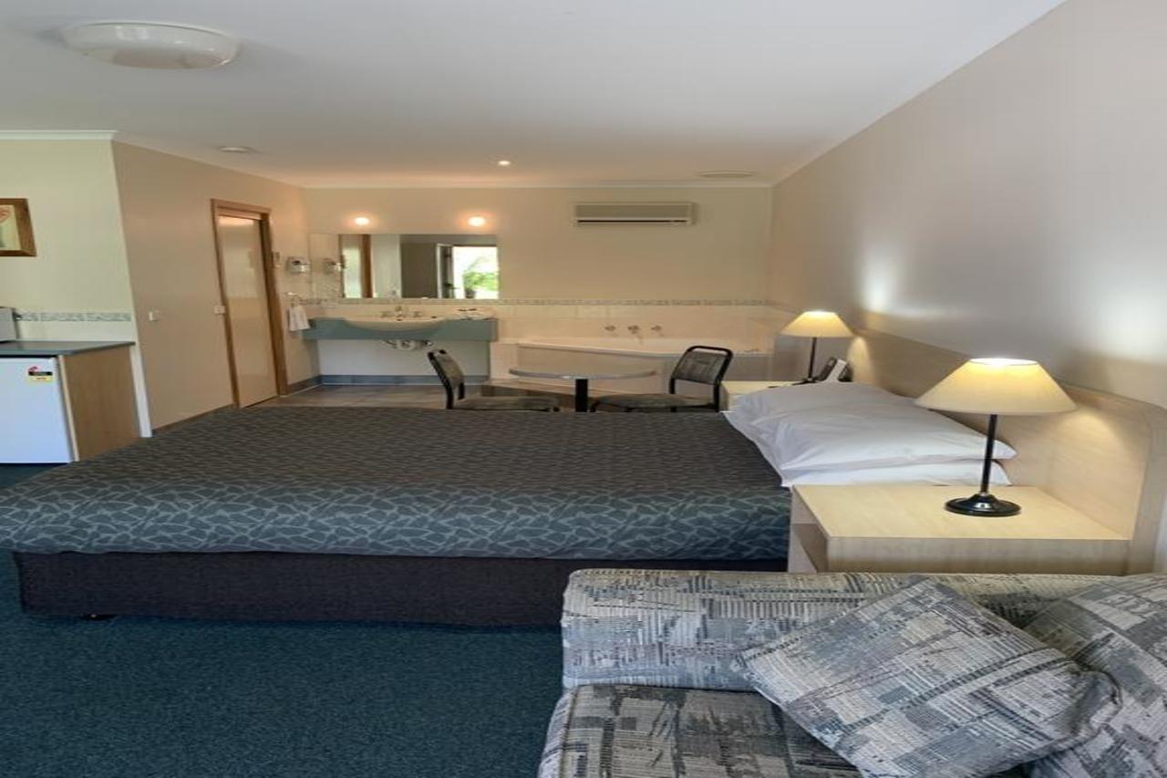 Arthur Phillip Motor Inn カウズ エクステリア 写真