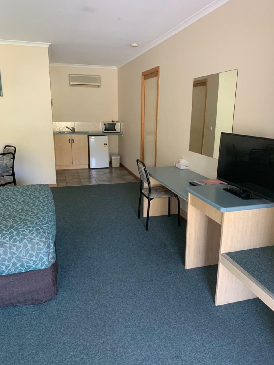 Arthur Phillip Motor Inn カウズ エクステリア 写真