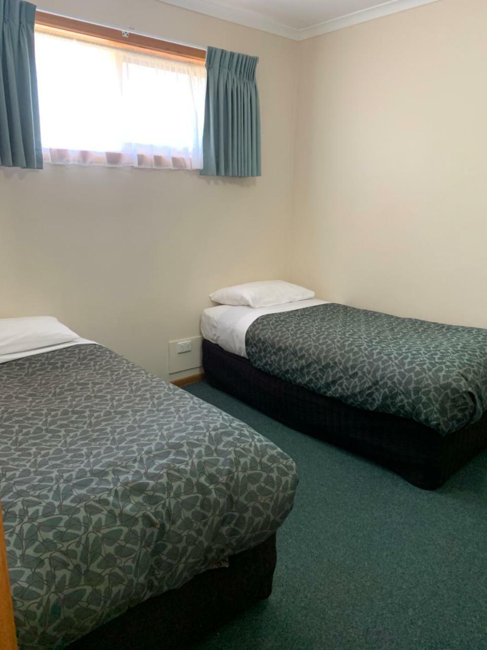 Arthur Phillip Motor Inn カウズ エクステリア 写真